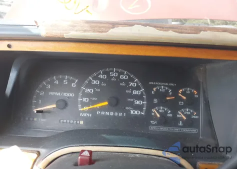 1998 Chevrolet C1500 Sportside z USA, uszkodzony, nr VIN 1GCEC14R0WZ184775